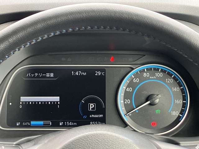 視認性の高いメーターです。シンプルで見やすいメーター廻りです(^^♪バッテリーも12セグあります。