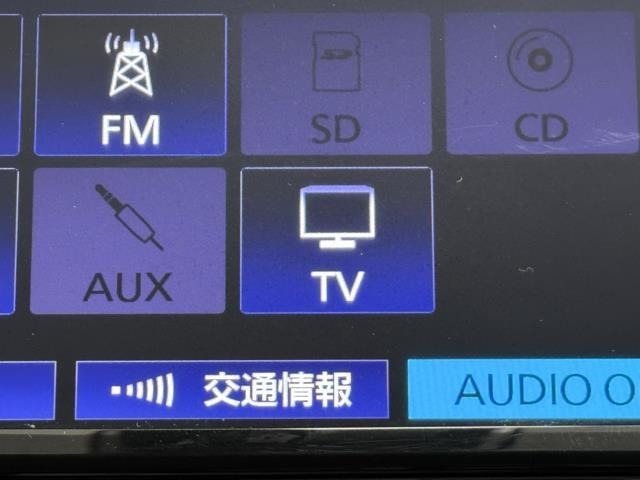TVが見れるチューナーを装備しています。　新しい車でも付いていないことで、TVが見れない事も多々あるので要チェックです。