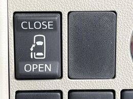 【パワースライドドア】スマートキーや運転席のスイッチでスライドドアの開閉が可能♪電動だから力を入れてドアを開ける必要が無く、小さいお子様でも、重い荷物を持っている時もラクに開け閉めできます♪