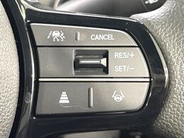 【アダプティブクルーズコントロール】高速道路での長距離走行が楽に！！自動で速度を保つクルーズコントロールが、衝突軽減システムと連携し、前方の車両を感知して車間を保つように速度調節してくれます！！