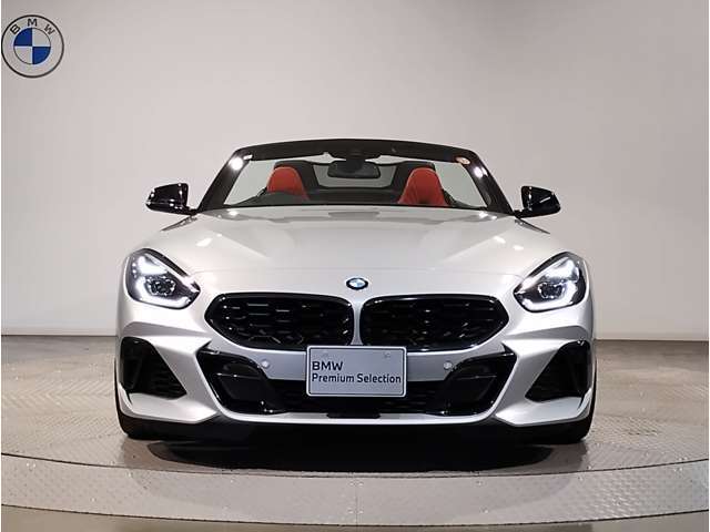 【キドニーグリル】BMWは約90年もの間、ほぼ全ての車両にひと目でBMWだと分かるこの特徴的なフロントグリルが備えられ、デザイン・アイコンとして親しまれてきました。