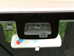 【スズキ　セーフティサポート】走行中に前方の車両等を認識し、衝突しそうな時は警報とブレーキで衝突回避と被害軽減をアシスト。より安全にドライブをお楽しみいただけます。