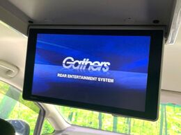 【フリップダウンモニター】大画面モニターで後席でもエンタメをお楽しみいただけます。小さなお子様にも大人気の装備です♪