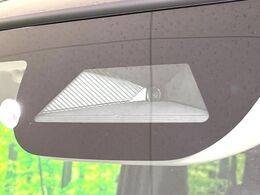 【ホンダセンシング】走行中に前方の車両等を認識し、衝突しそうな時は警報とブレーキで衝突回避と被害軽減をアシスト。より安全にドライブをお楽しみいただけます。