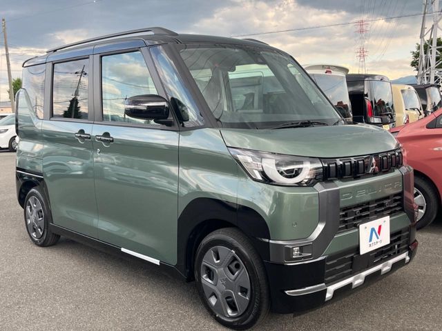 大好評のボディコーティング「弾スプラッシュコート」もご納車までに施工可能。通常のガラスコートと異なる、耐久年数6年の無機質ガラスコーティングが、ボディをキレイな状態に保ってくれます。