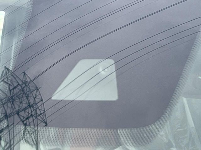 【三菱e-Assist】走行中に前方の車両等を認識し、衝突しそうな時は警報とブレーキで衝突回避と被害軽減をアシスト。より安全にドライブをお楽しみいただけます。
