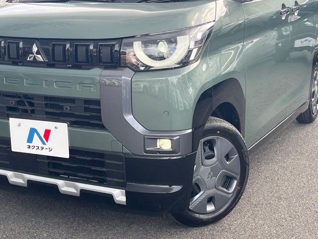 【LEDヘッドライト】悪天候や夜間走行時も良好な視界を確保し安心して運転できる高輝度LEDヘッドライトを装備！点灯速度が早く、消費電力も抑えられています。