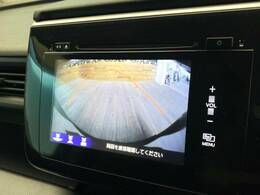 【バックカメラ】駐車時に後方がリアルタイム映像で確認できます。大型商業施設や立体駐車場での駐車時や、夜間のバック時に大活躍！運転スキルに関わらず、今や必須となった装備のひとつです！