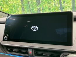 【12.3インチディスプレイオーディオ】スマートフォンと連携が可能な大画面ディスプレイオーディオです。スマートフォンのナビ機能を使用したり、Bluetooth接続で音楽もお楽しみいただけます！