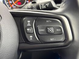 ●レーダークルーズコントロール：前の車との車間距離を一定にとりつつ、一定速度で自動走行してくれる次世代のクルーズコントロール！主に高速道路や自動車専用道路で使用する便利な機能です！