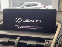 【メーカー純正ナビ】インテリアに溶け込むスタイリッシュな「専用設計」メーカーナビを装備♪視認性や操作性など基本性能にも優れ、より上質なカーライフをお楽しみいただけます。