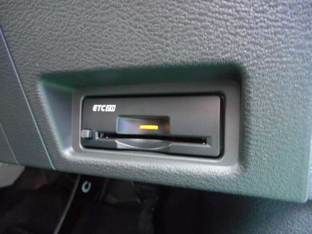 ETCは運転席右下にあります。