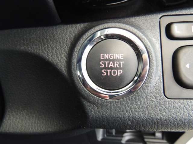 【プッシュスタートスイッチ】エンジン始動はブレーキを踏みながら、このスイッチを押すだけでOK♪