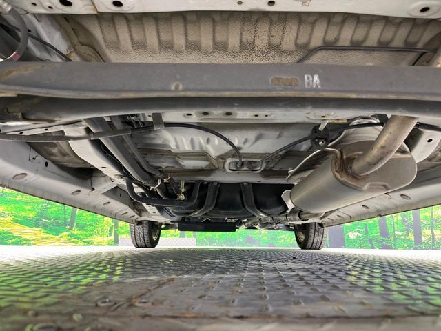 お車を安心してお乗りいただく為には、足回りの定期点検が欠かせません。サービスサポート（有償保証）では無料点検もご提供しており、安心のカーライフをお過ごしいただけるサポート体制が整っています。