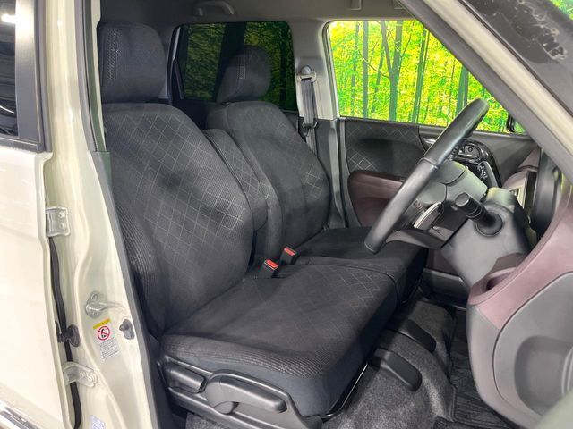 運転席シート廻りは使用感も少なく、良好な状態となっています。丁寧に使われていたことがよくわかりますね。