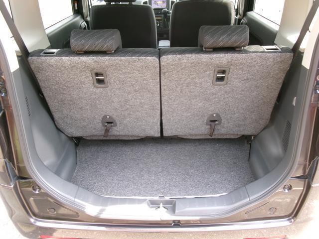 【トランク】積み込みやすくて、たっぷり積める荷室です。シートアレンジできるものは、乗車人数と荷物の量や大きさによってシートを動かすことができるので、より快適なドライブが可能です！
