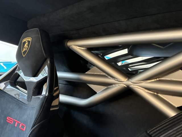 Grigio Telesto Ad PersonamStickers Pack 1 - STO Logo on Door PannelHek 20 Monolock Forged Rim in Matt BlackOrange CCMR Brakes Calipers