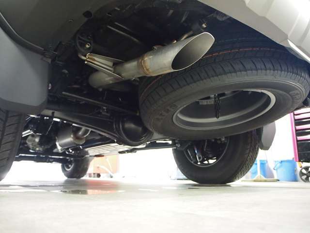 車検を通す為に必要な保安基準に適合するように車を点検整備致します。車検を通すために必要な部分に不具合があった場合、あらかじめおご連絡し、納得して頂いてから整備を行います。