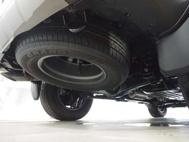 車検を通す為に必要な保安基準に適合するように車を点検整備致します。車検を通すために必要な部分に不具合があった場合、あらかじめおご連絡し、納得して頂いてから整備を行います。