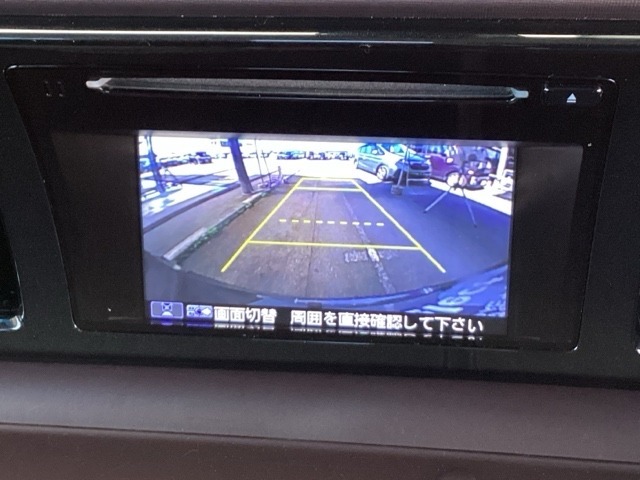 便利な3ビュー切り替え、ガイド線表示付きのバックカメラです！後退時、後方の視界をサポートします！