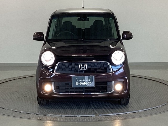 とっても明るいディスチャージヘッドライト（HID）です。　また、フォグライトもついています！