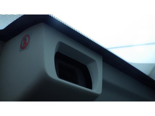 アイサイトのステレオカメラです。 このカメラが前方の危険を察知し運転をサポート。安心・安全ですね