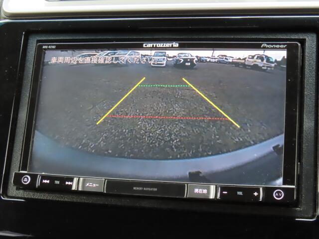 バックカメラを装備しております。駐車時に大変役立ちますよ♪運転が苦手な方の味方になってくれます。