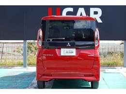 リヤワイパー付きで雨の日の後方視界を確保！！