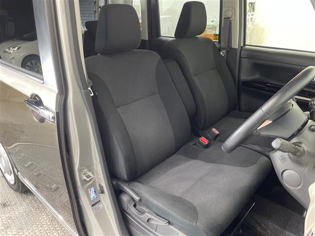 【運転席・助手席】座り心地が良いシートなので長時間の運転でも快適にお過ごしいただけます。新品のフロアマットのご注文も可能です。掲載箇所以外にご希望の写真がございましたらお気軽にお問い合わせ下さい。