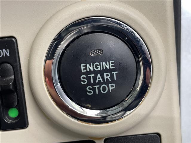 全国から厳選されたお車を展示しております。ご希望の在庫を店頭で検索することも可能ですので、お気軽にご相談ください！