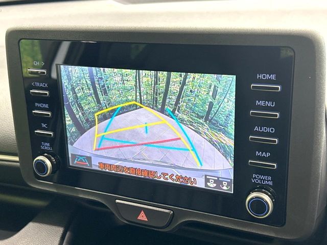 【バックカメラ】駐車時に後方がリアルタイム映像で確認できます。大型商業施設や立体駐車場での駐車時や、夜間のバック時に大活躍！運転スキルに関わらず、今や必須となった装備のひとつです！