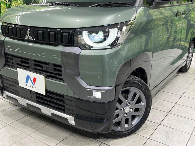 【LEDヘッドライト】悪天候や夜間走行時も良好な視界を確保し安心して運転できる高輝度LEDヘッドライトを装備！点灯速度が早く、消費電力も抑えられています。