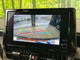 【バックカメラ】駐車時に後方がリアルタイム映像で確認できます。大型商業施設や立体駐車場での駐車時や、夜間のバック時に大活躍！運転スキルに関わらず、今や必須となった装備のひとつです！