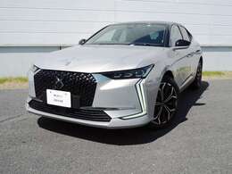 美しいクーペフォルムにSUVの視界性能を組み合わせ、しなやかでスポーティなドライビングを実現する「DS4」