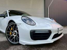 GTスポーツステアリングが組み合わされ、快適なシートヒーター、ベンチレーターやガラスサンルーフが完備！！