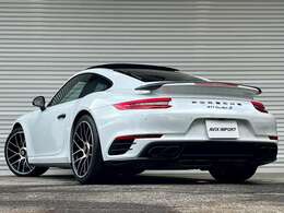 洗練された後期型！！　3L水平対向6気筒ツインターボエンジン搭載！！　安心の正規ディーラー車！！　運転しやすい右ハンドル、7速PDK搭載！！　取説・記録簿付　もちろん事故歴ありません！！