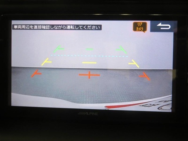 狭い駐車場や立体駐車場などもリアルに映るバックガイドモニター付でラクラク駐車♪