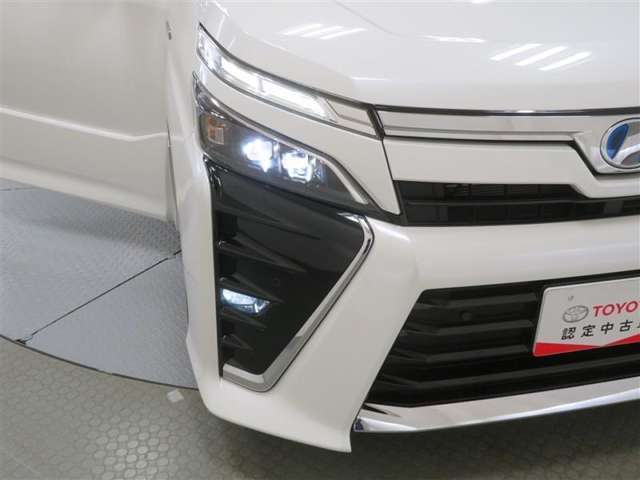 Bi-Beam　LEDヘッドランプ＋LEDクリアランスランプ＋LEDフロントフォグランプ　少ない電力で明るく照らします☆彡