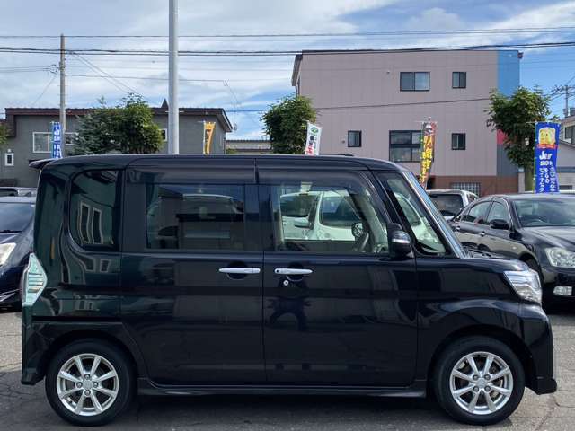 当社の販売車両は第三者機関のプロのJAAA鑑定士（日本自動車鑑定協会)が販売中古車をしっかり鑑定をし鑑定内容を表記していますのでクルマの品質がとても分かりやすくなっています。