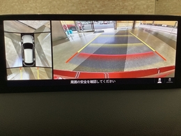 狭い場所での駐車やすれ違いなどでより的確な運転操作に役立つ360°ビューモニターが装備されています。