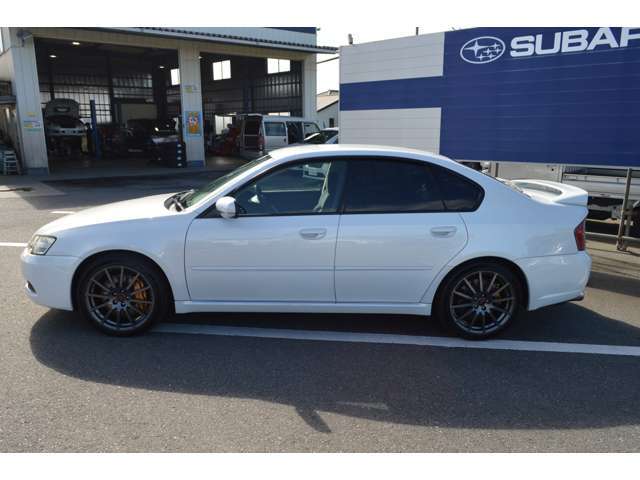 専門店ならではのご提案・整備など、全てはお客様第一をモットーに。スタッフ一同、日々取組んでおります。