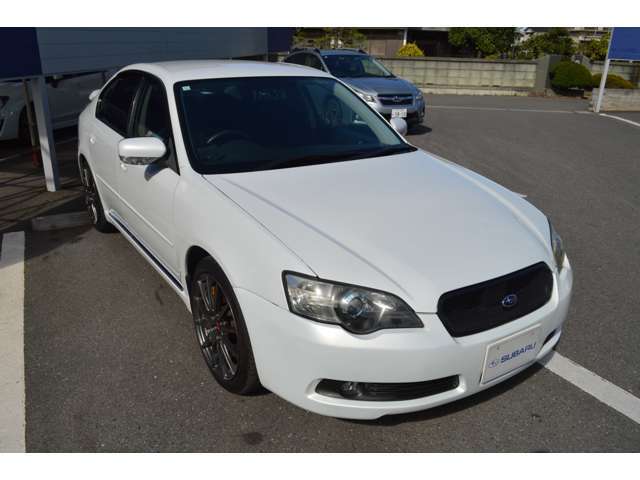 専門店ならではのご提案・整備など、全てはお客様第一をモットーに。スタッフ一同、日々取組んでおります。