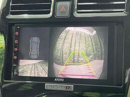【バックカメラ】駐車時に後方がリアルタイム映像で確認できます。大型商業施設や立体駐車場での駐車時や、夜間のバック時に大活躍！運転スキルに関わらず、今や必須となった装備のひとつです！