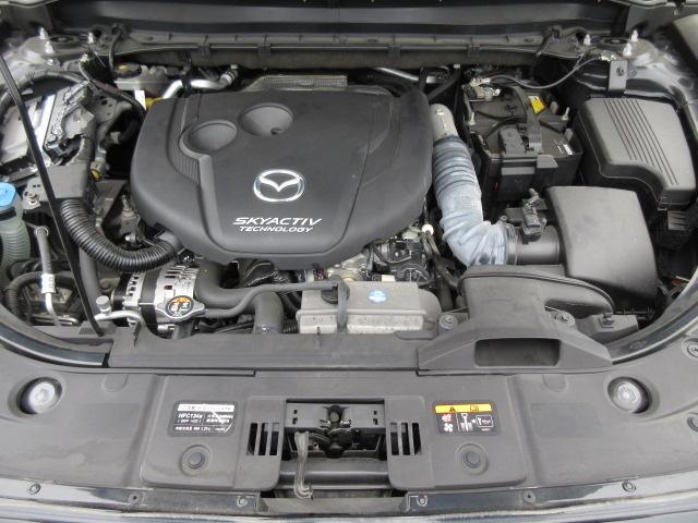 クリーンディーゼルエンジンは4000ccガソリンエンジン並みの力強いトルクがあり、上り坂や高速道路の合流などでもストレスフリー、しかもこれだけパワフルなのに、とても燃費の良いエンジンです。