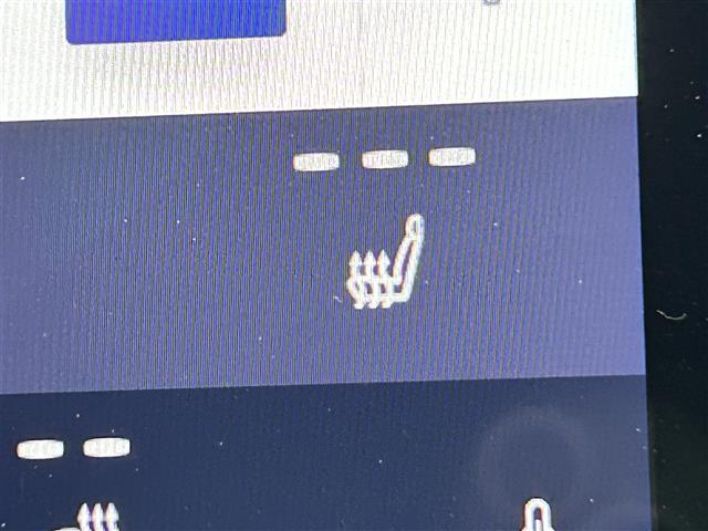 【　シートヒーター　】冬場のお供に。暖かいシートは女性には嬉しい機能ですね♪