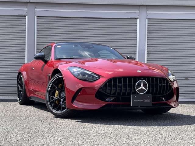 メルセデス・ベンツの定める厳しい基準をクリアしたお車のみをご案内させて頂きます。納車前整備はメーカー規定に基づき最大100項目にも及ぶ点検を熟練のメカニックによって行いご納車させて頂きます。