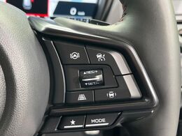 【全車速追従機能付クルーズコントロール】高速道路での長距離走行が楽に！！自動で速度を保つクルーズコントロールが、衝突軽減システムと連携し、前方の車両を感知して車間を保つように速度調節してくれます！！