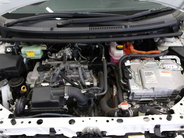 ☆1NZ-FXE 1.5L 直4 DOHC 1LM(ガソリン+電気)エンジン♪トヨタが世界に誇るハイブリッドシステムです♪低燃費かつ快適な走りでドライブできます♪燃料はレギュラーガソリンです♪