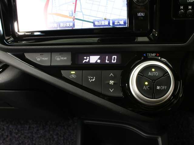 ★オートエアコン★任意に設定して頂いた車内室温を保ってくれます！寒かった暑かったりでわざわざ調整することもなくなりますので、運転に集中出来ます。あると嬉しい機能のひとつです。