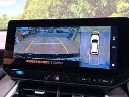 【パノラミックビューモニター】専用のカメラにより、上から見下ろしたような視点で360度クルマの周囲を確認することができます☆死角部分も確認しやすく、狭い場所での切り返しや駐車もスムーズに行えます。